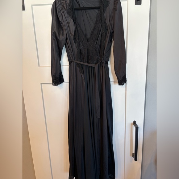 VTG Olga Black Full Nightgown 92290 &Peignoir Robe 94270 Stretch Lace M